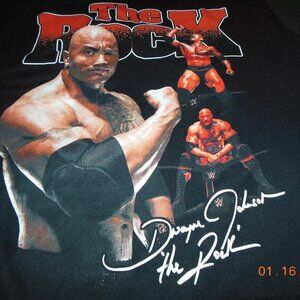 The Rock Dwayne Johnson Black Shirt Adult Medium Graphic Print autograph WWF WWE
